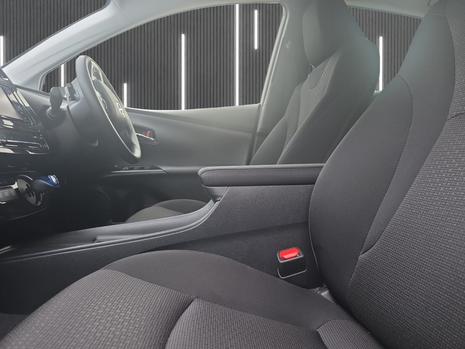 Toyota Prius - Image 9