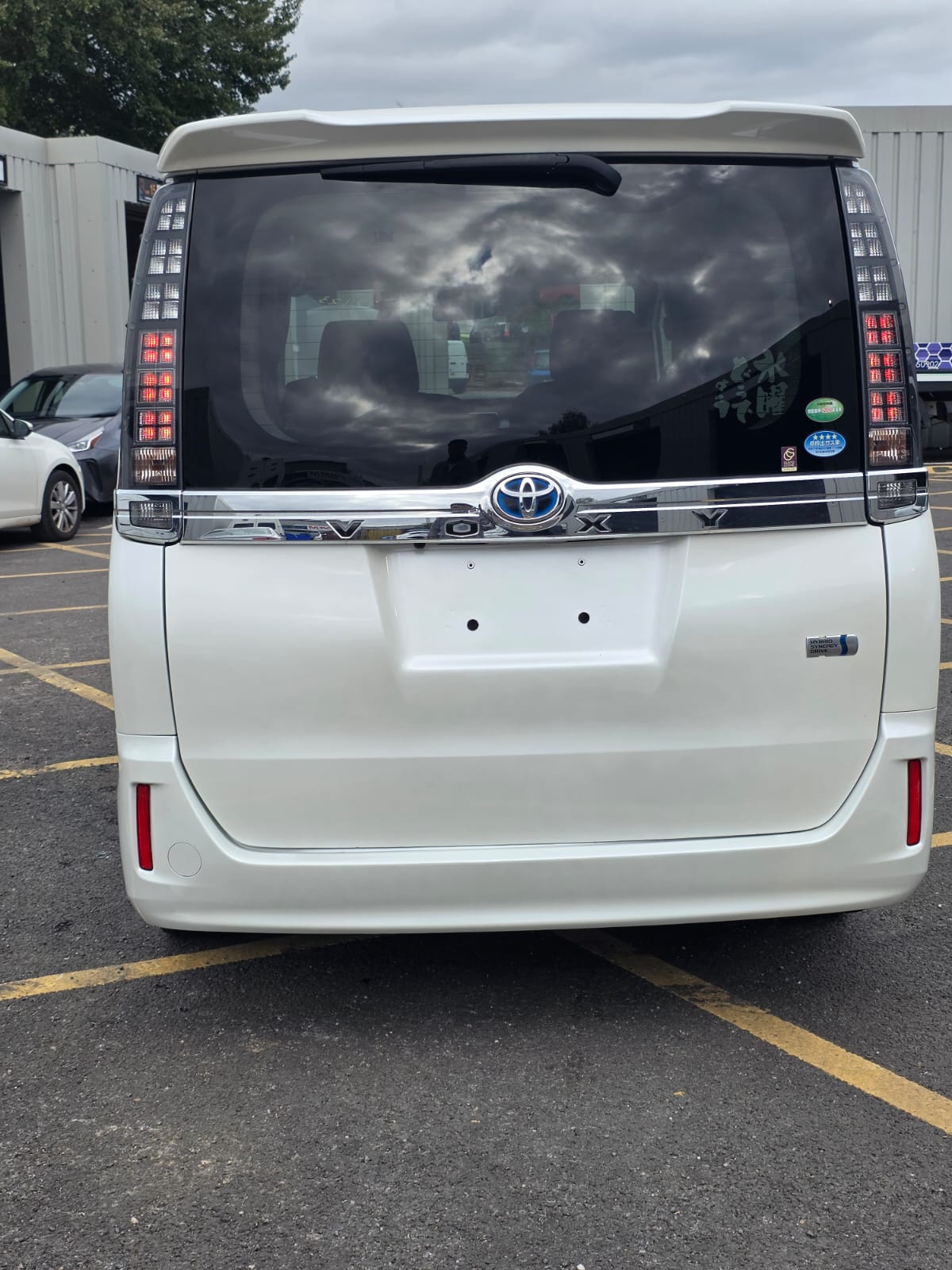 TOYOTA VOXY - Image 5