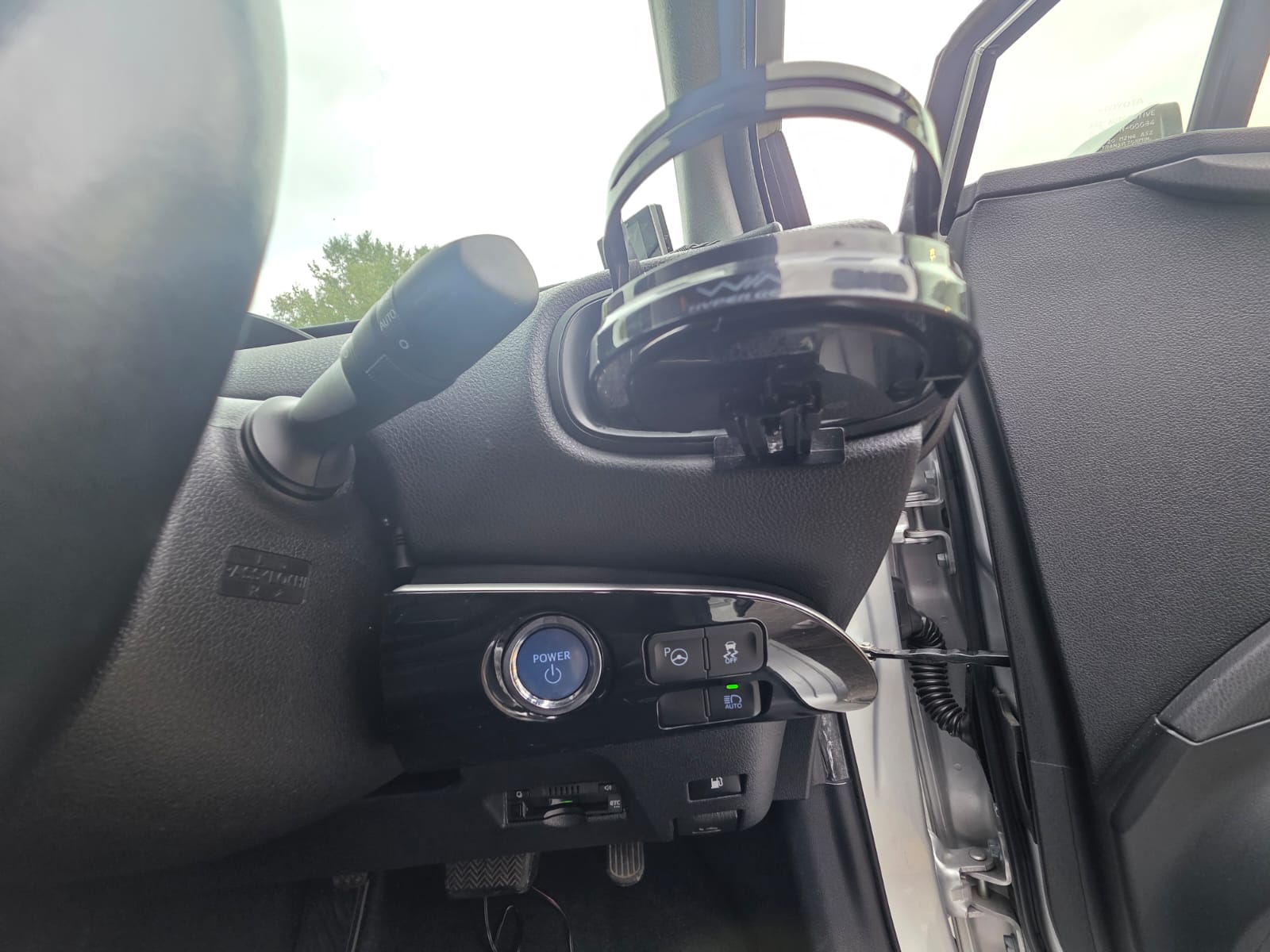 TOYOTA PRIUS - Image 8