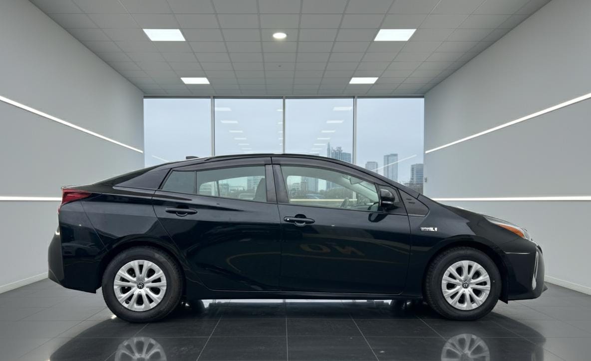 TOYOTA PRIUS - Image 2