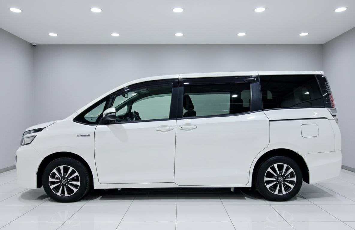 TOYOTA  VOXY - Image 3