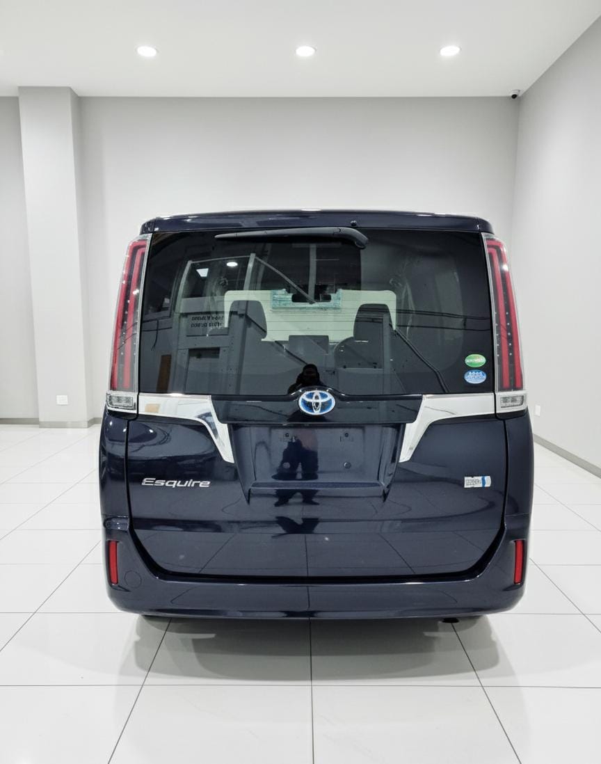 TOYOTA ESQUIRE - Image 2