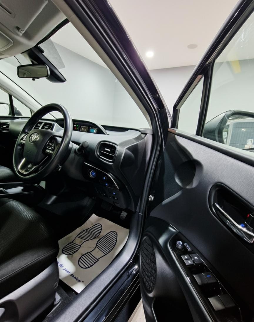 TOYOTA PRIUS - Image 7