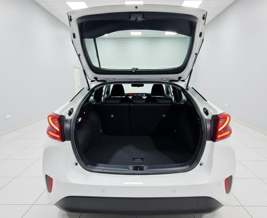 TOYOTA PRIUS - Image 5