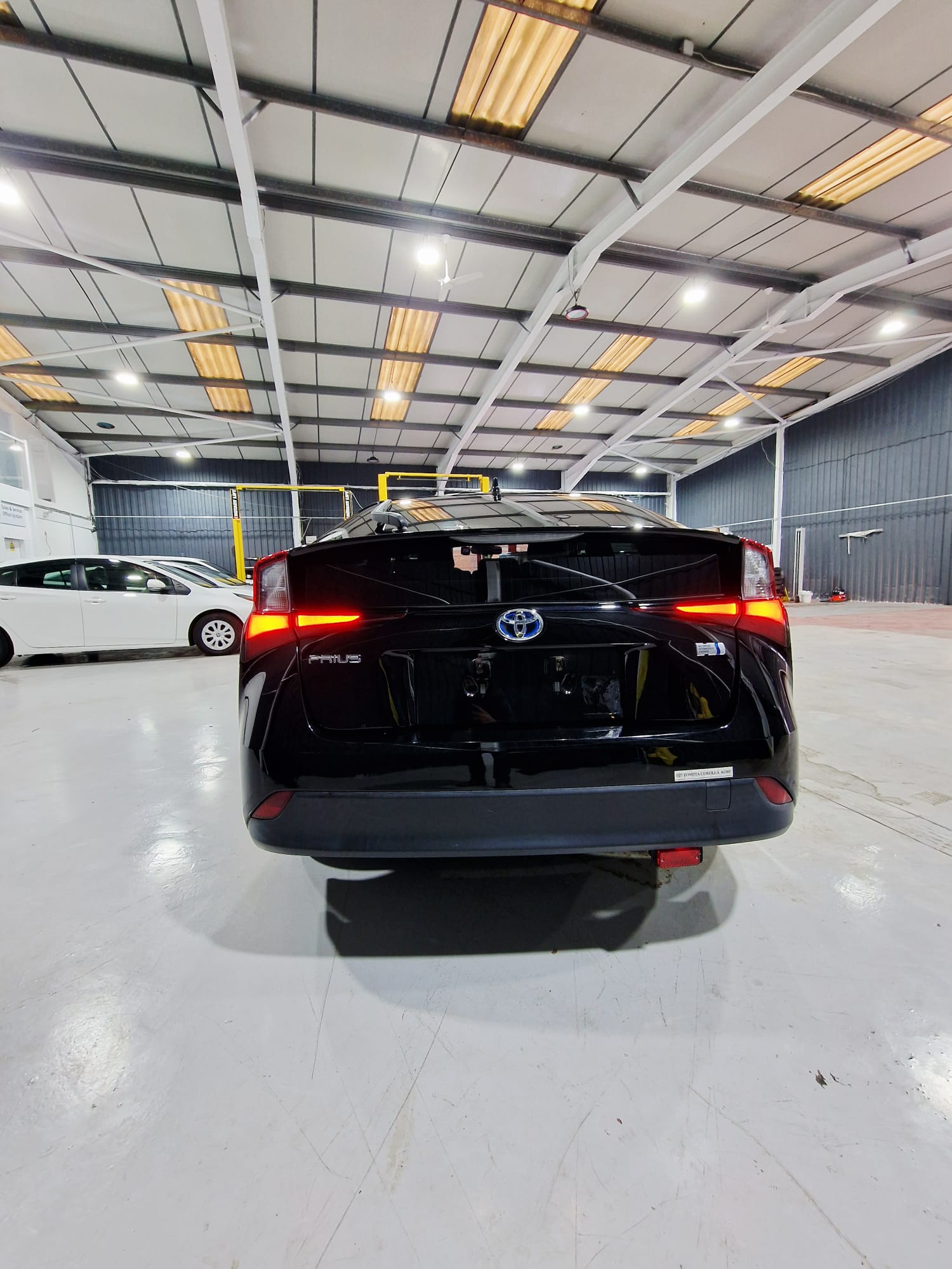 TOYOTA PRIUS - Image 4