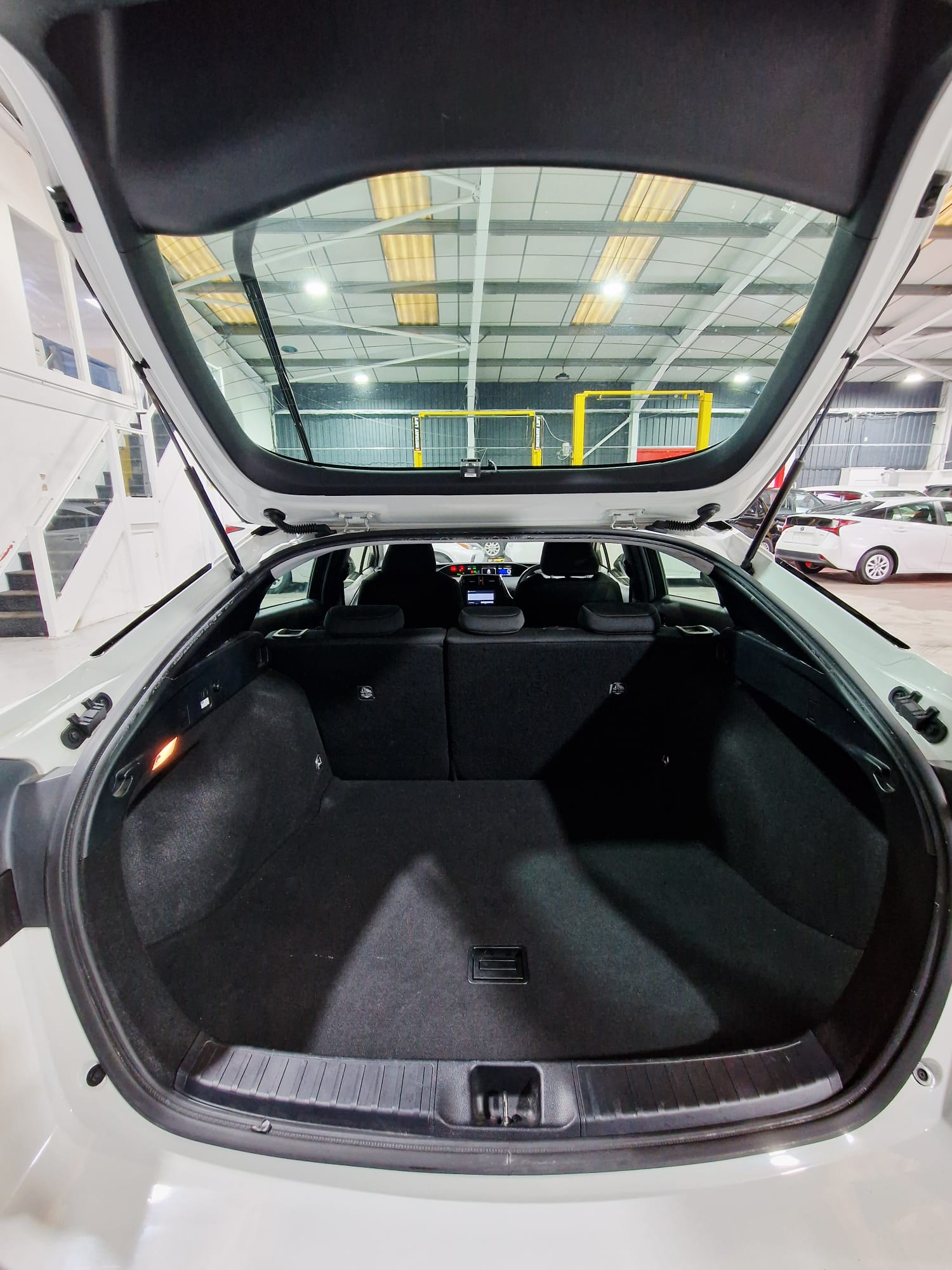 TOYOTA PRIUS - Image 9