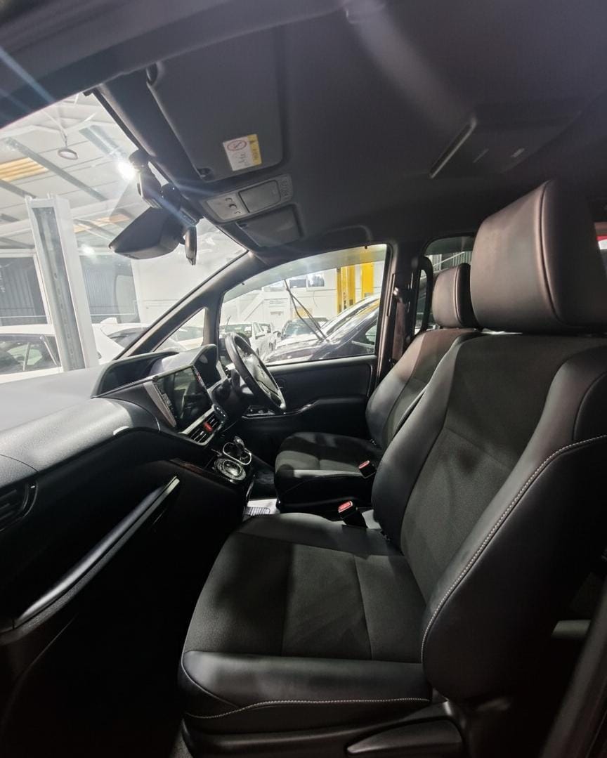 TOYOTA NOAH - Image 7