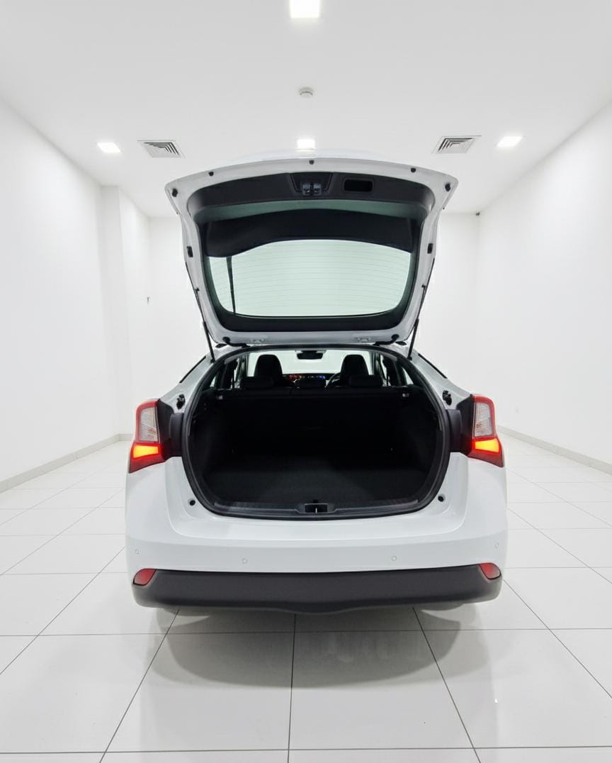 TOYOTA PRIUS - Image 8