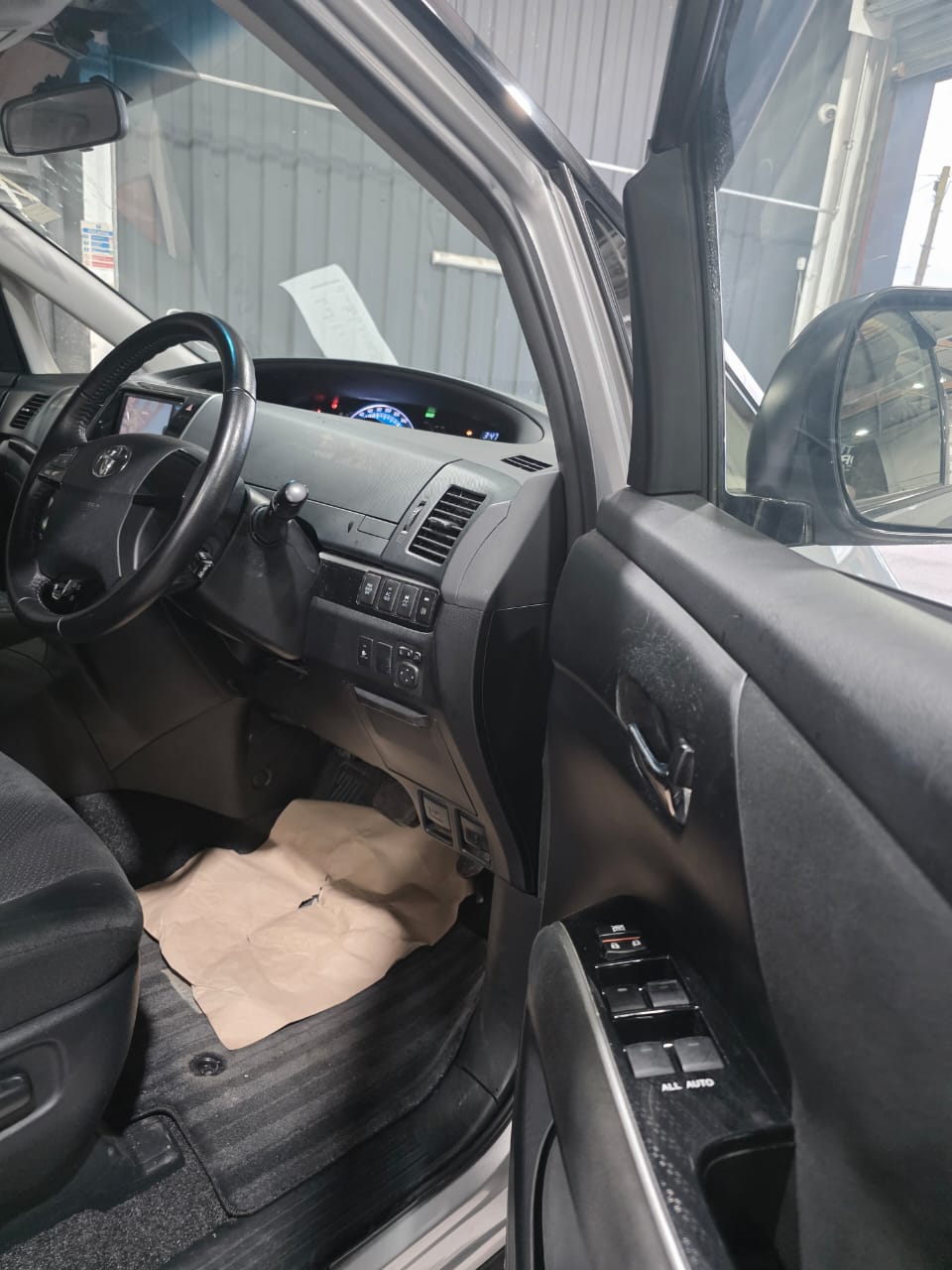 TOYOTA ESTIMA - Image 8