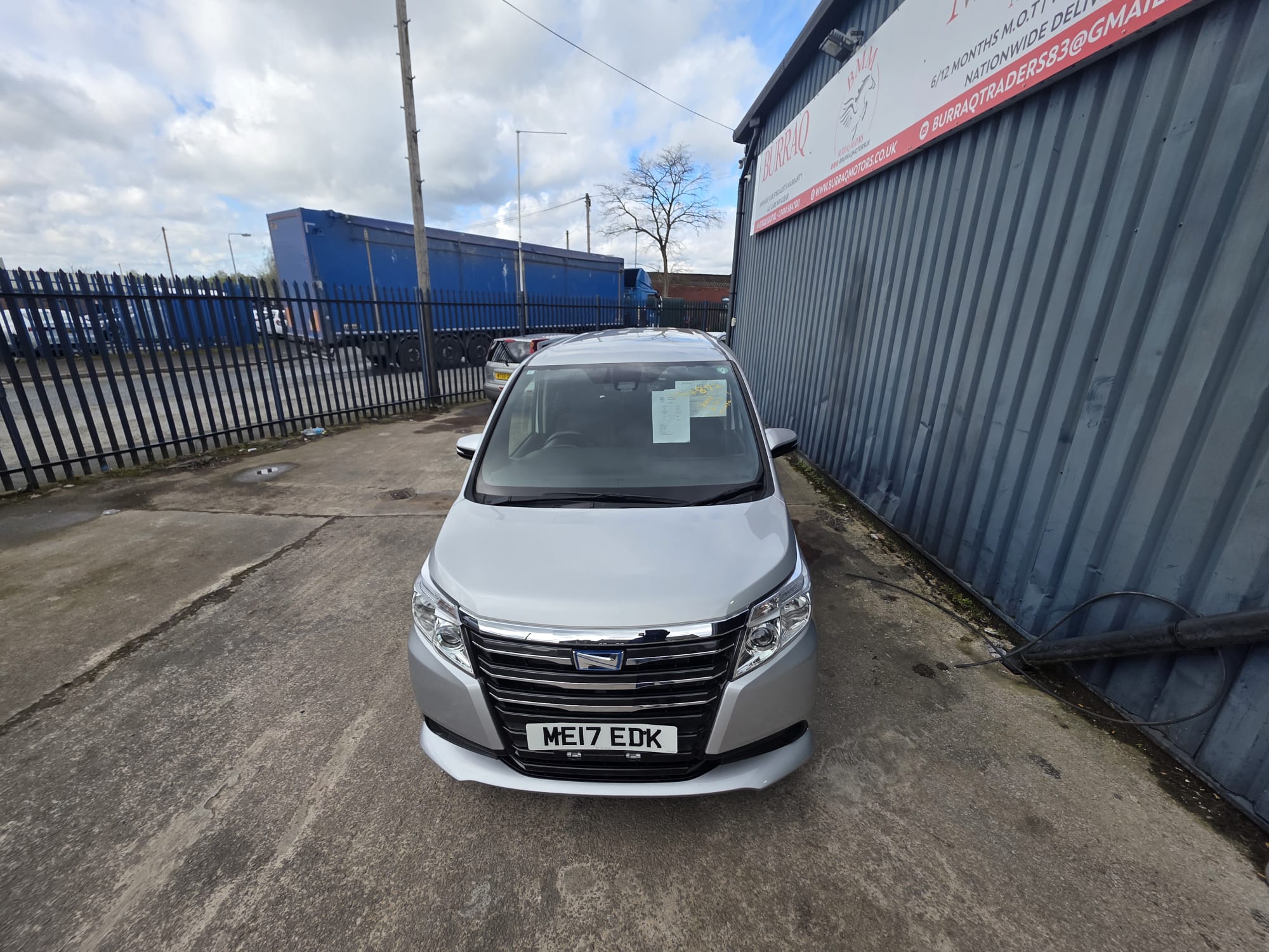 Toyota Noah  - Image 6
