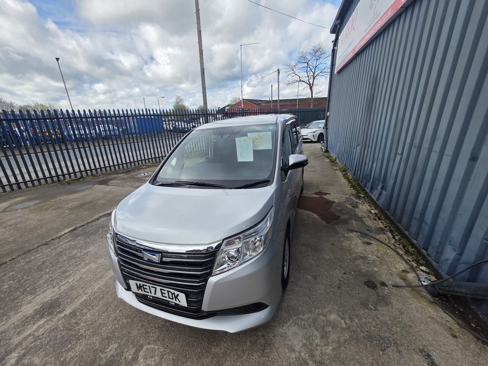 Toyota Noah  - Image 8