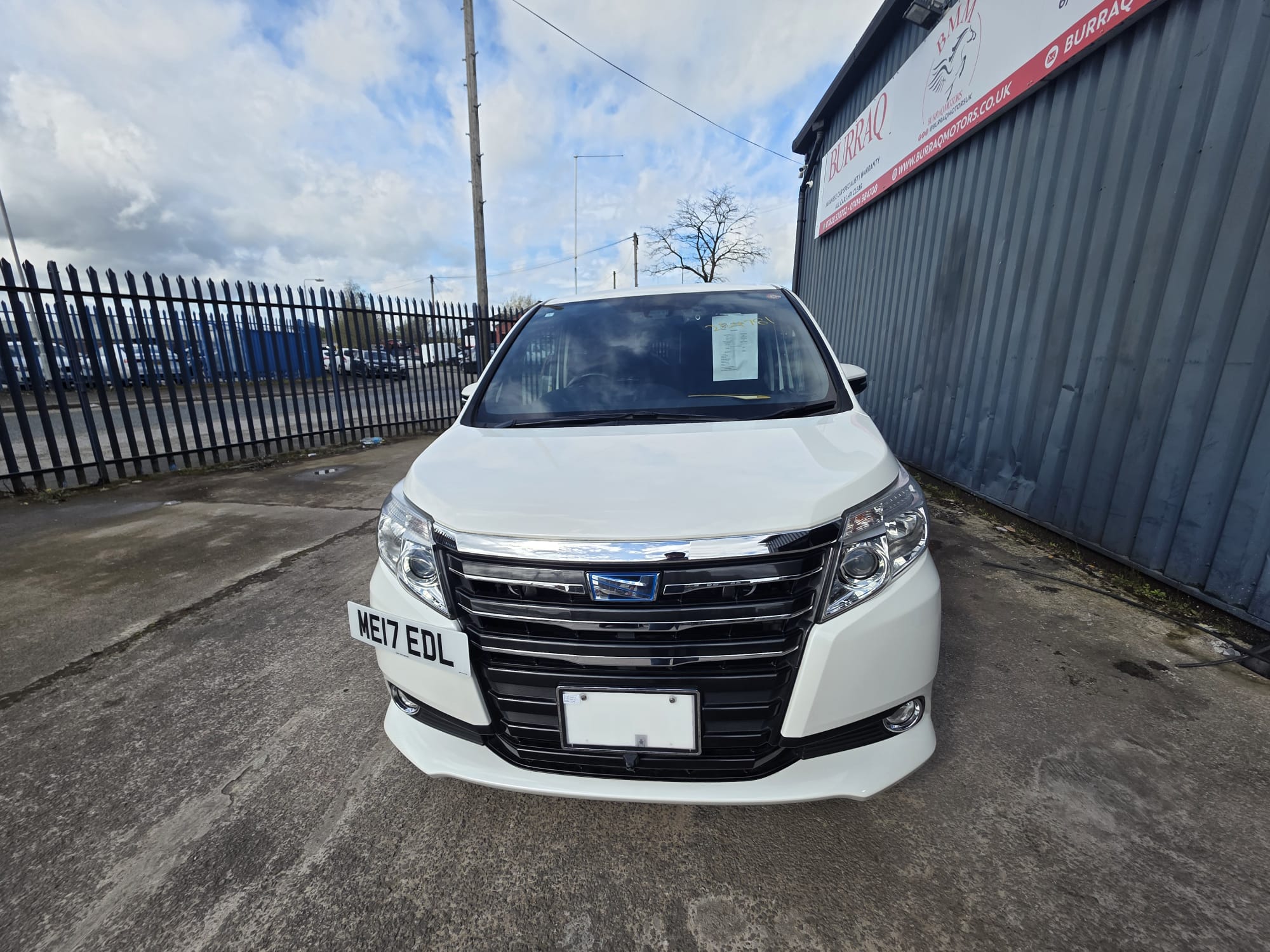Toyota Noah  - Image 9
