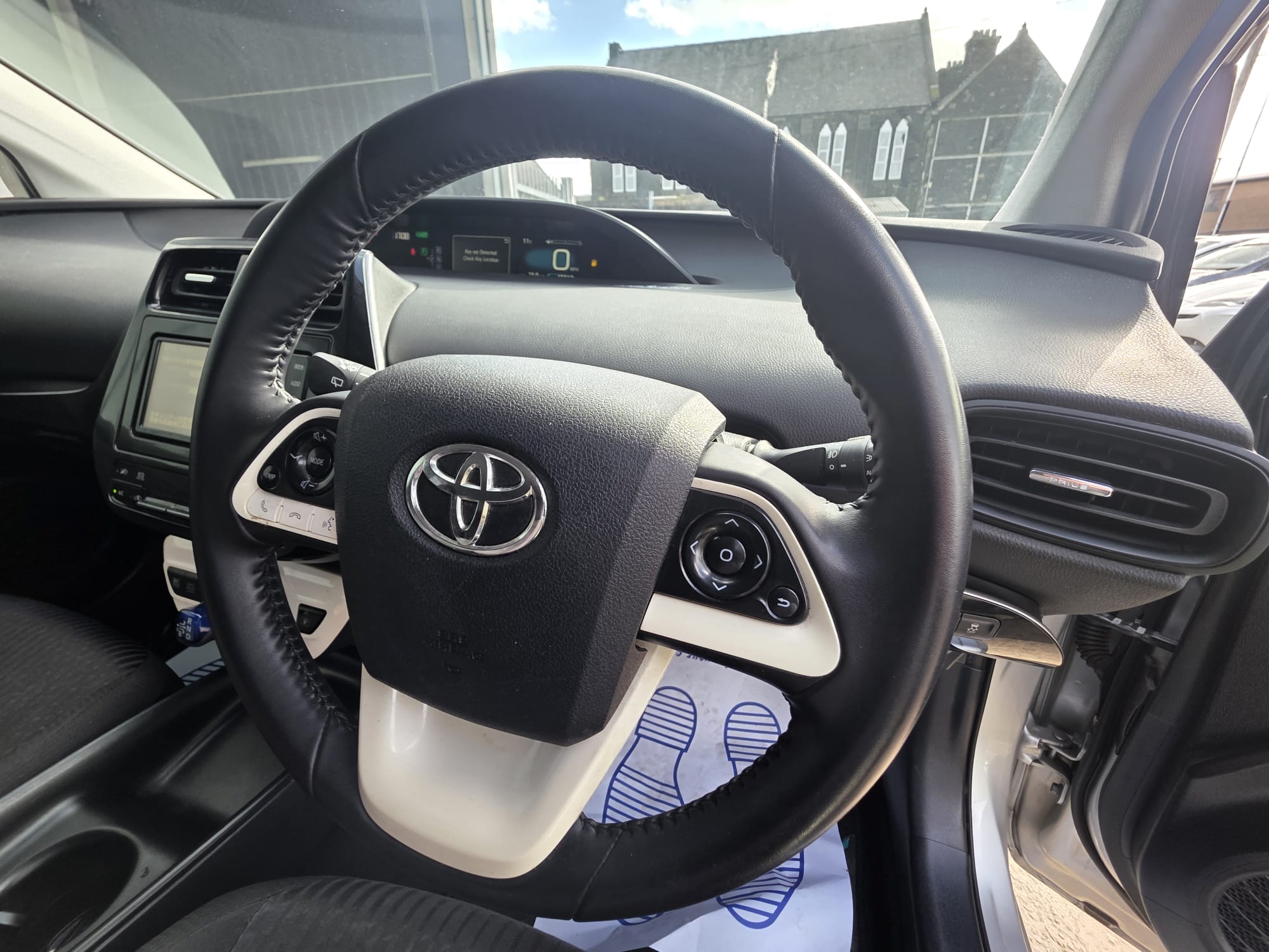 TOYOTA PRIUS - Image 3