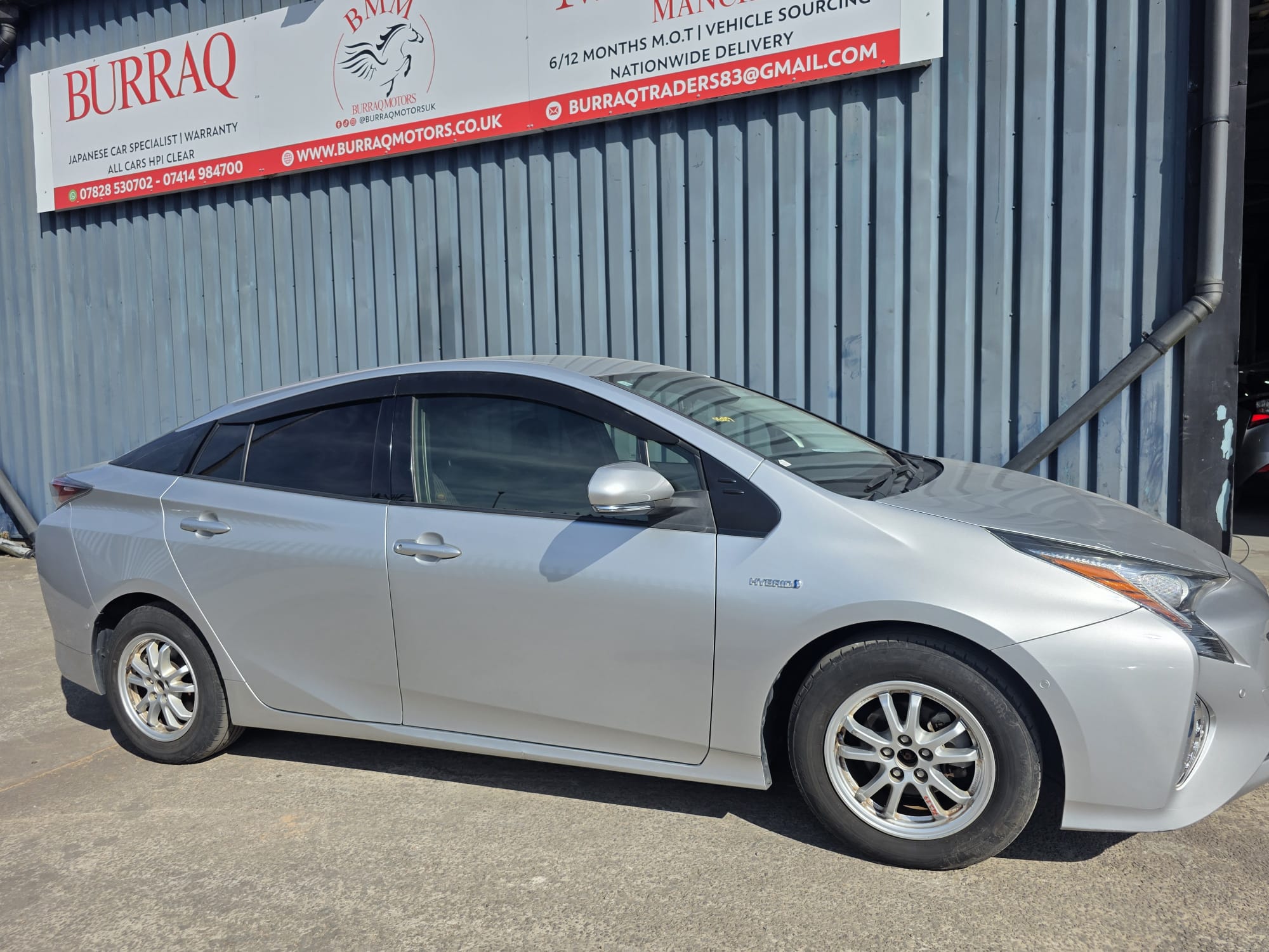 Toyota  Prius - Image 2