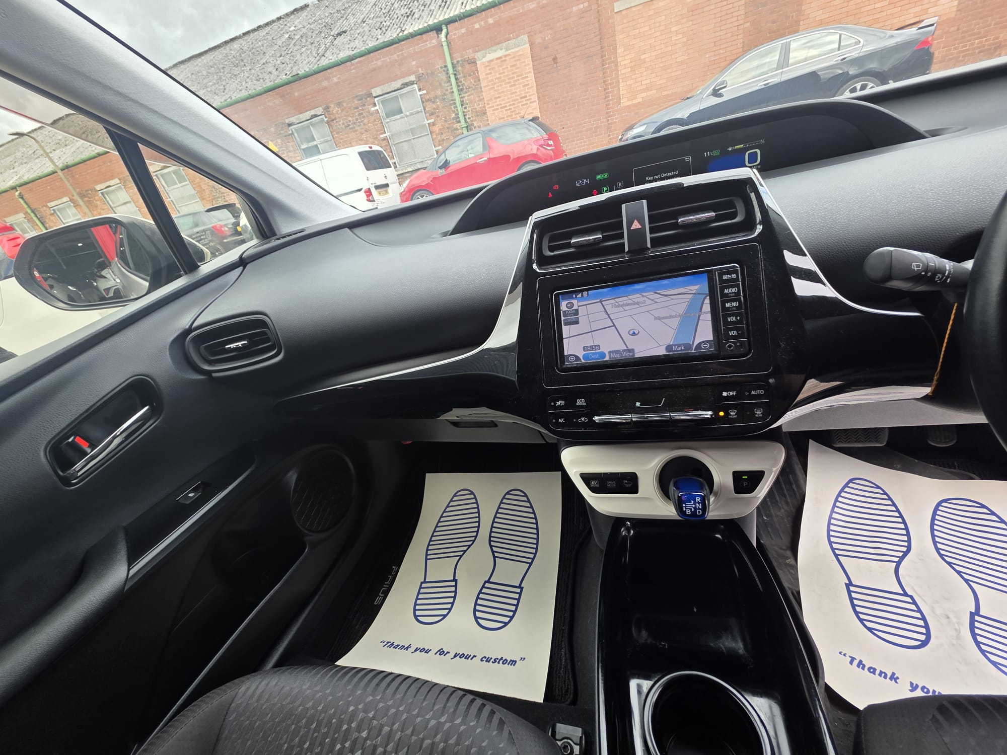 Toyota  Prius - Image 8