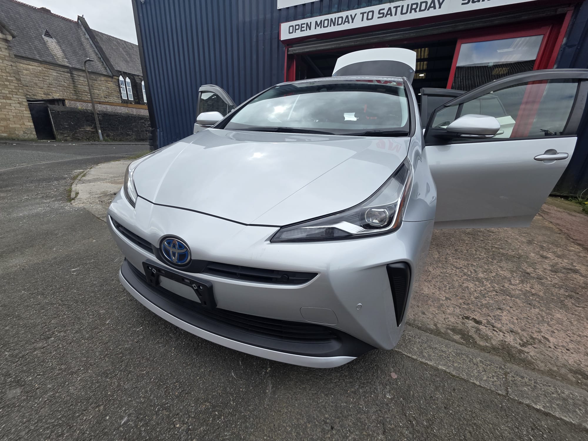 Toyota  Prius - Image 2