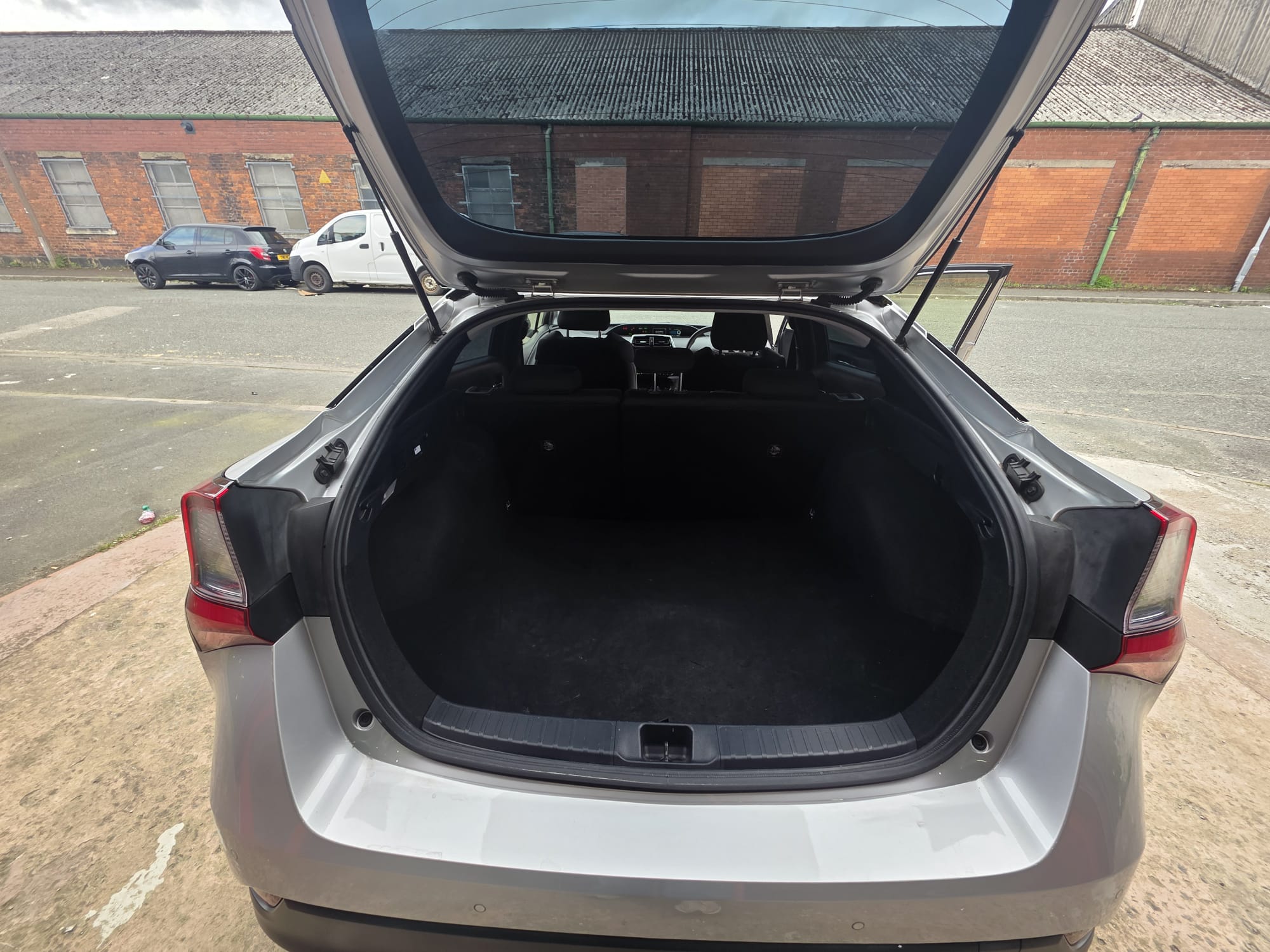 Toyota  Prius - Image 3