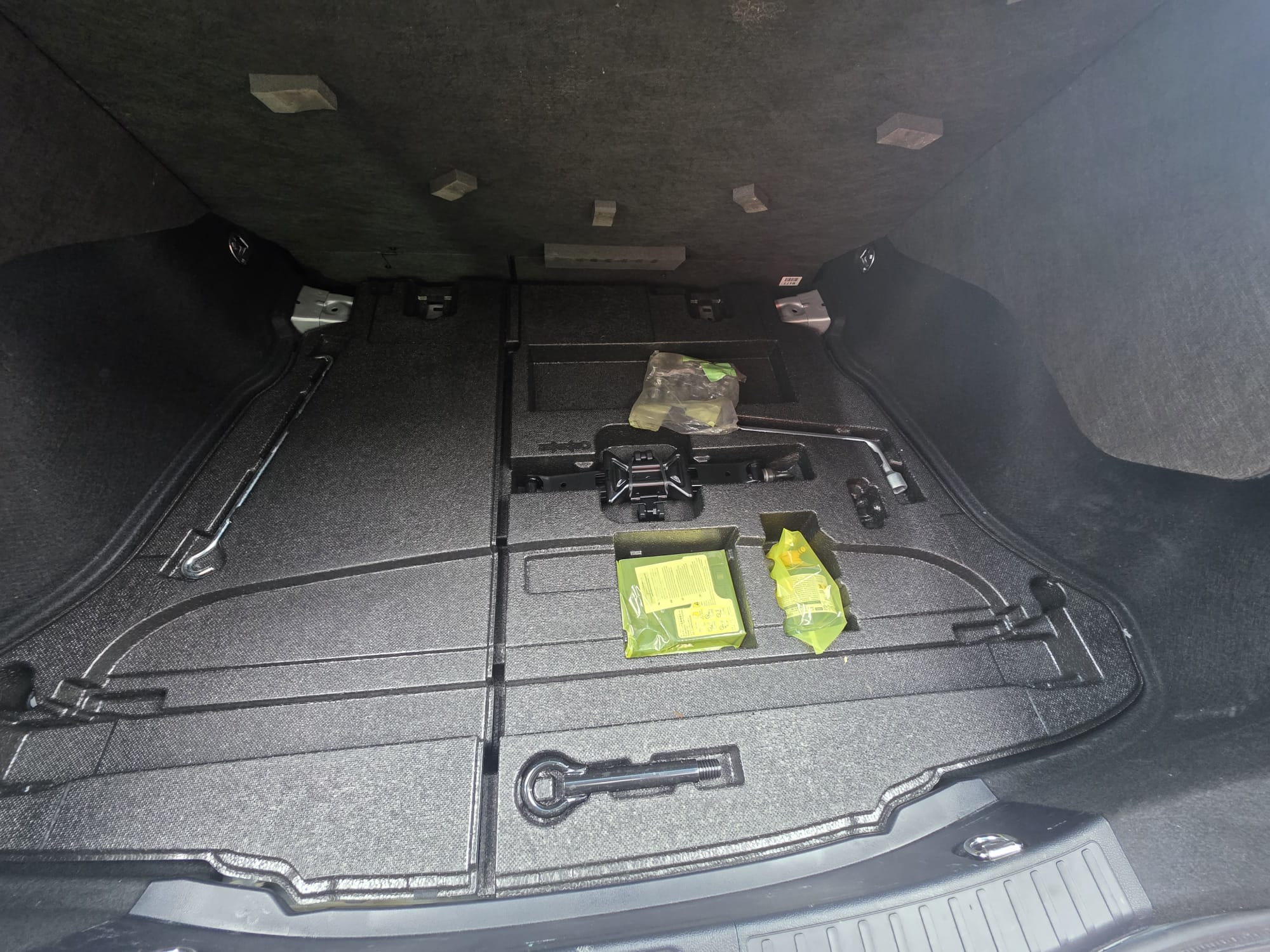 Toyota  Prius - Image 4