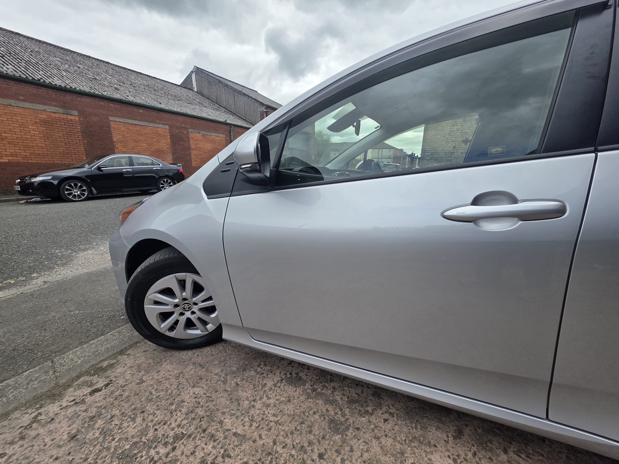 Toyota  Prius - Image 8