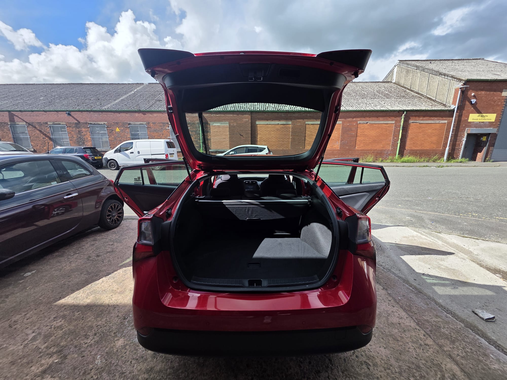 Toyota Prius - Image 10