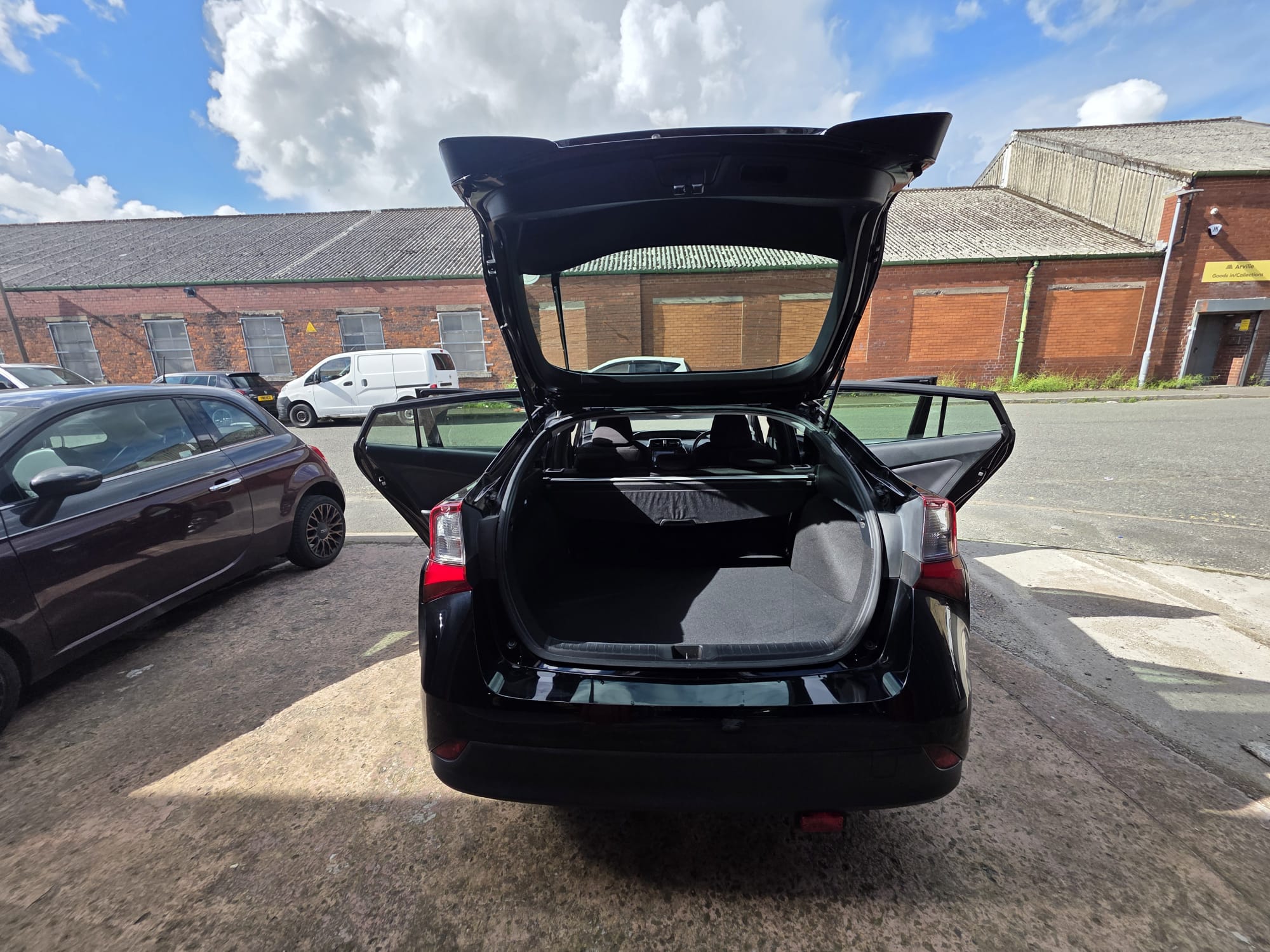 Toyota Prius - Image 5