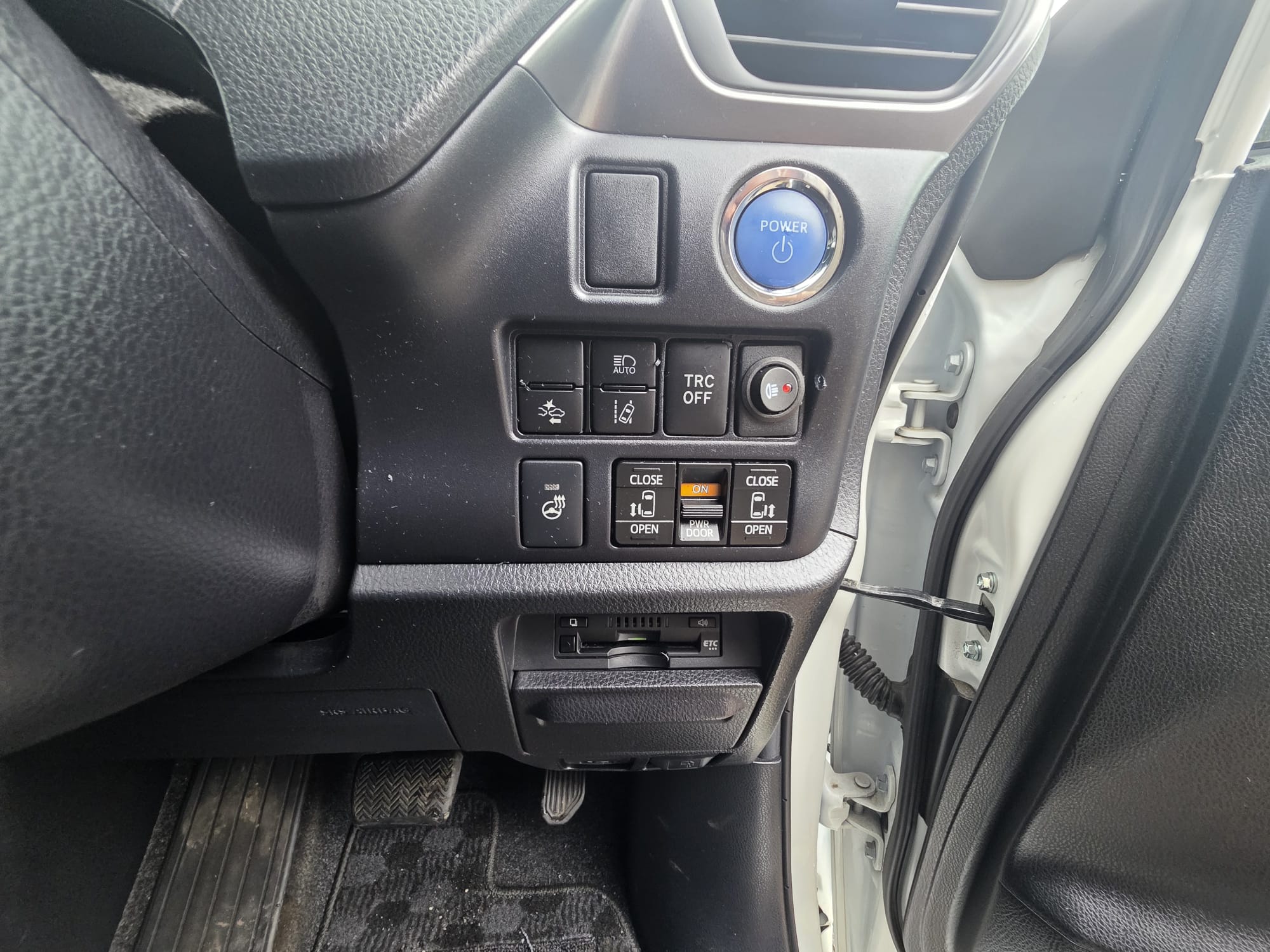 Toyota ESQUIRE - Image 6