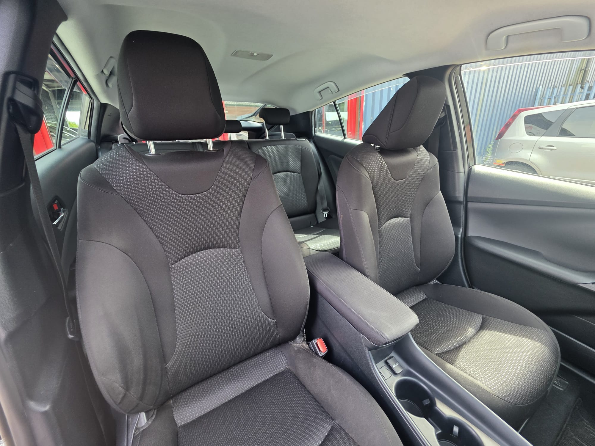 Toyota Prius - Image 8