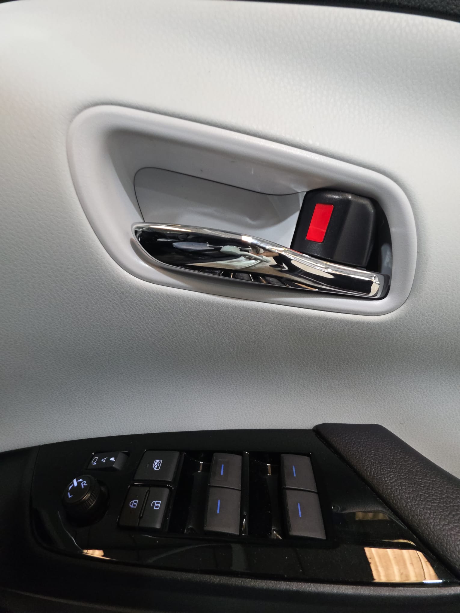 TOYOTA PRIUS - Image 10
