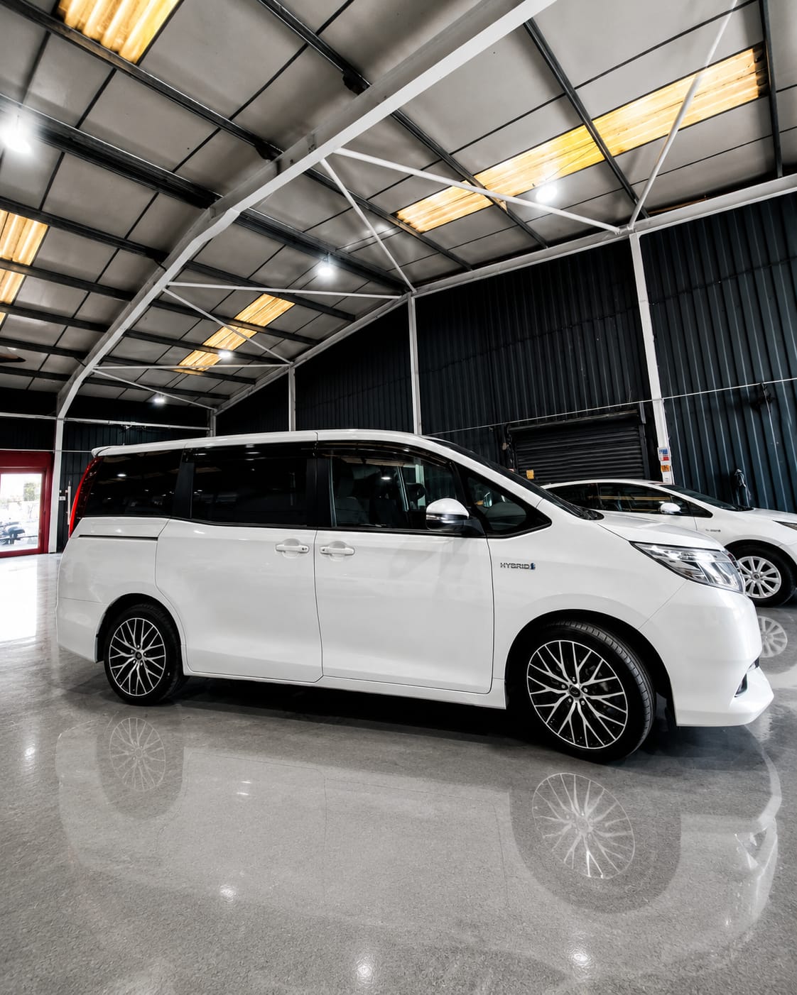 TOYOTA NOAH - Image 3