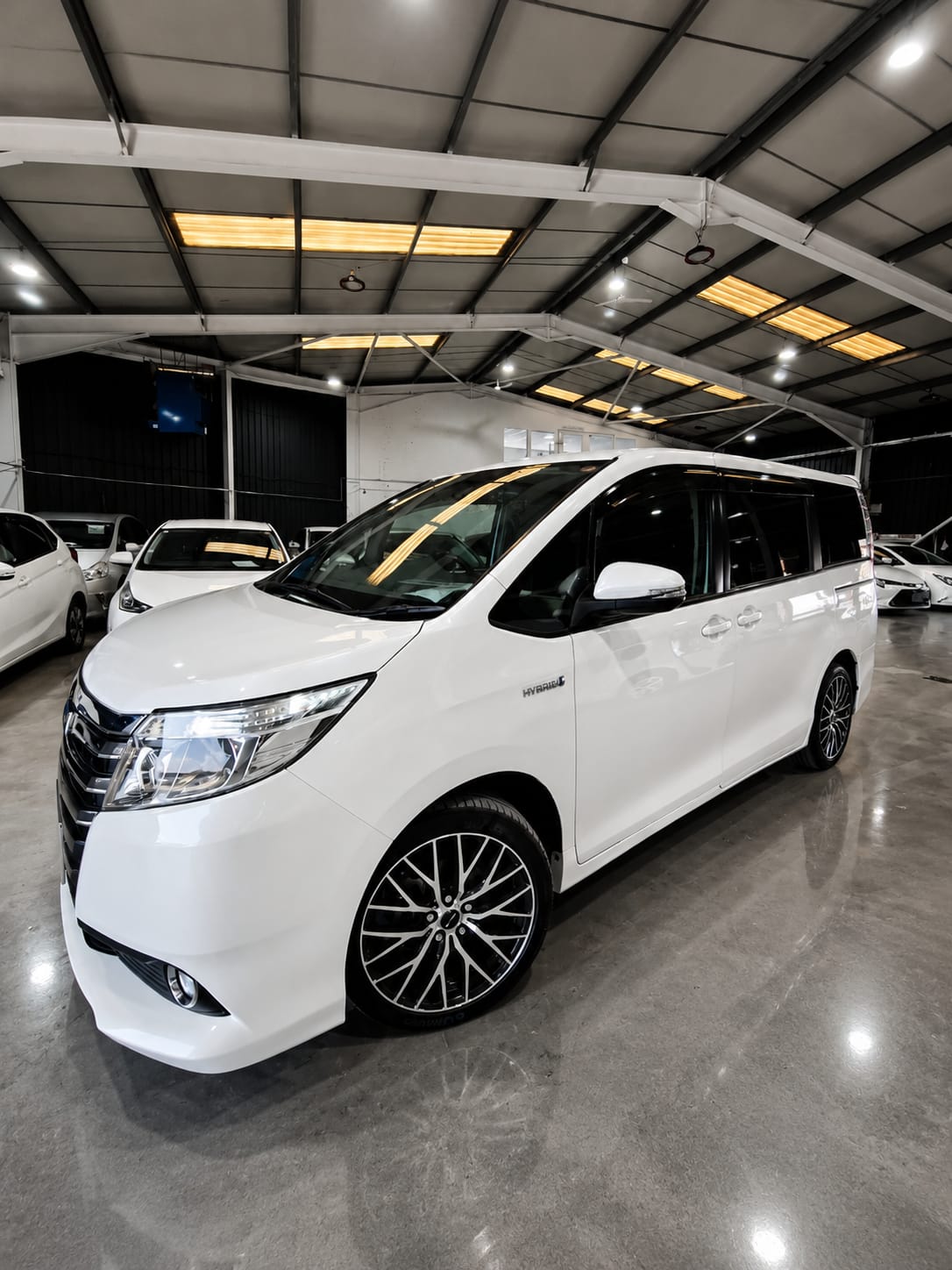 TOYOTA NOAH - Image 4