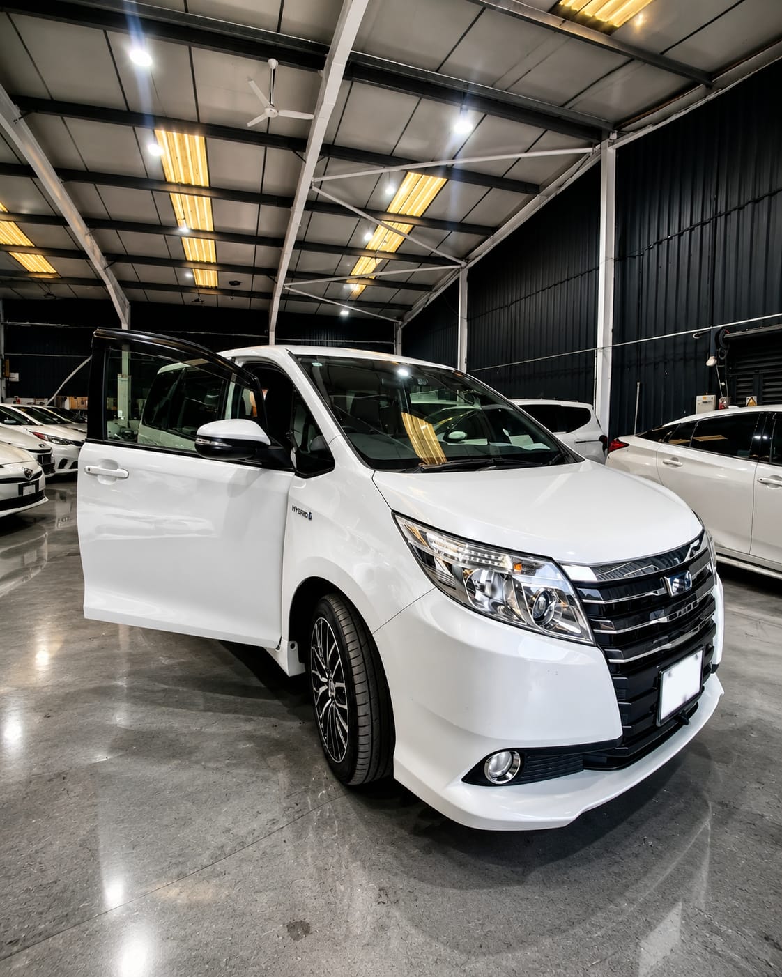 TOYOTA NOAH - Image 6