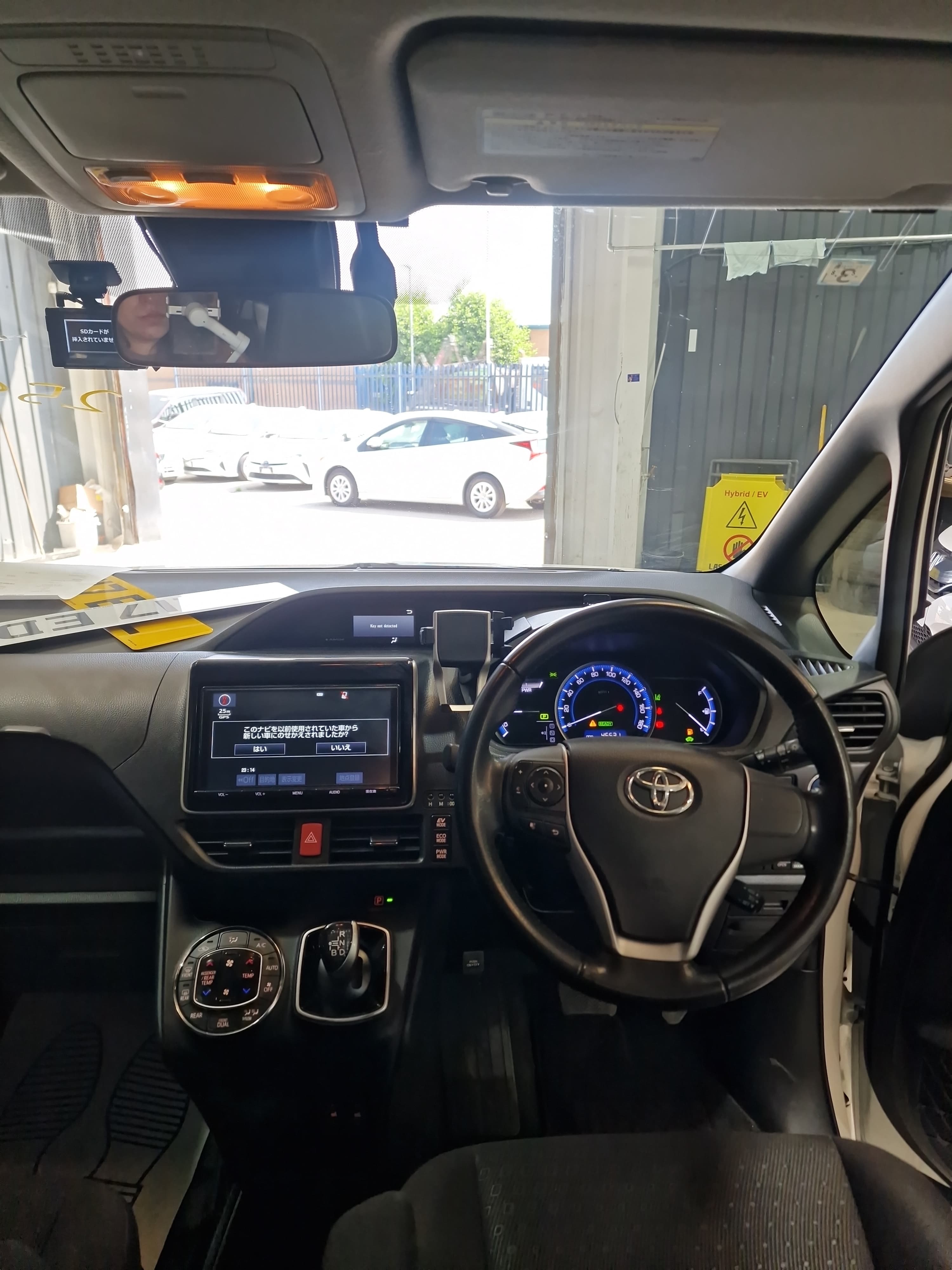 TOYOTA NOAH - Image 7