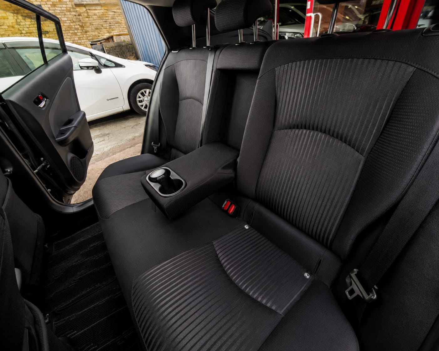 TOYOTA PRIUS - Image 9